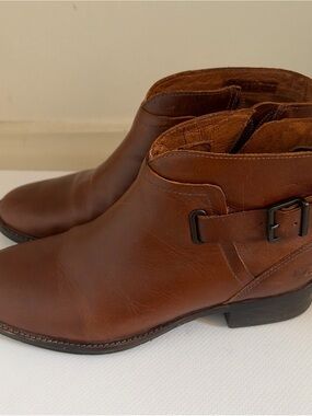 UGG Brown Leather Ankle Booties with Side Buckle